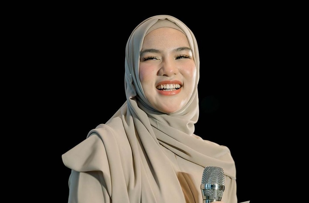 Davina Karamoy: Perjalanan Mualaf dan Karier di Dunia Hiburan